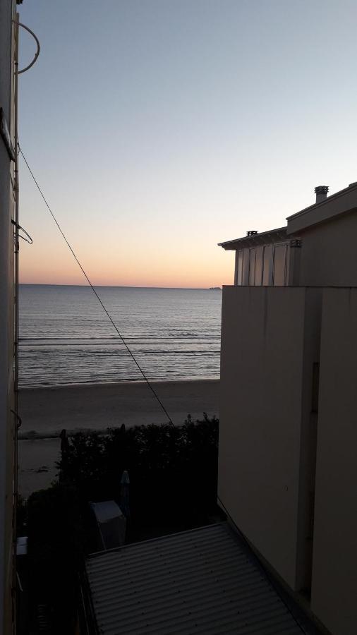 Seaside Deluxe Apartment Dıraç Dış mekan fotoğraf
