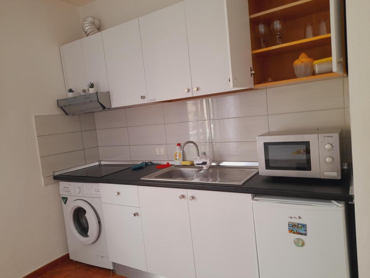 Seaside Deluxe Apartment Dıraç Dış mekan fotoğraf
