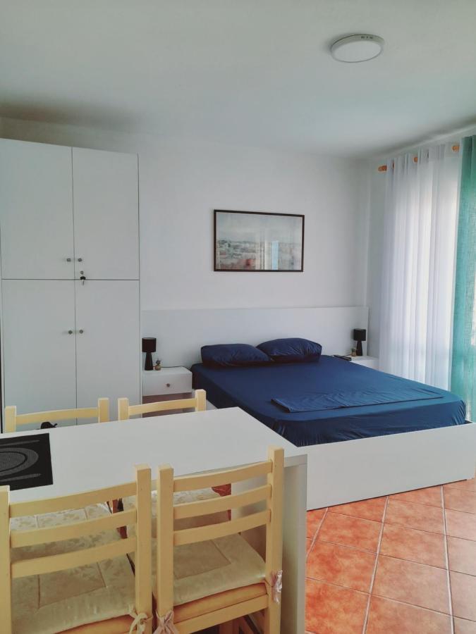 Seaside Deluxe Apartment Dıraç Dış mekan fotoğraf