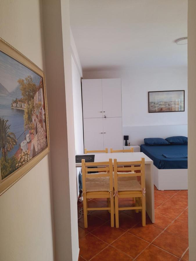 Seaside Deluxe Apartment Dıraç Dış mekan fotoğraf