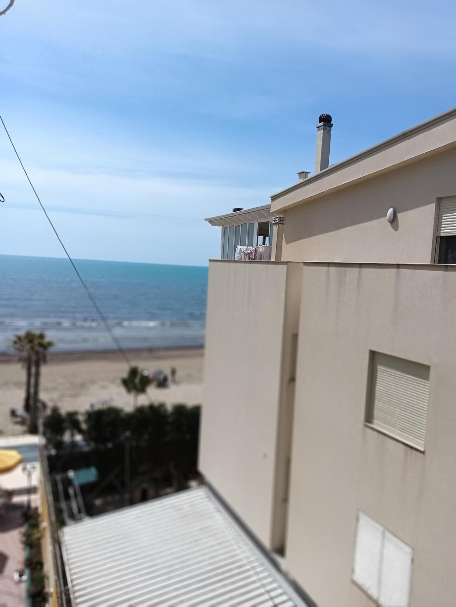 Seaside Deluxe Apartment Dıraç Dış mekan fotoğraf